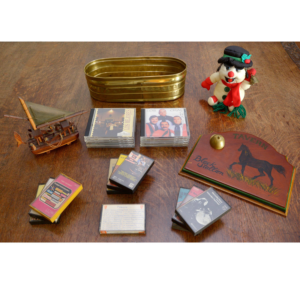 Lote composto de 24 peças variadas sendo: 04 CDs. LOS CHALCHALEIROS...