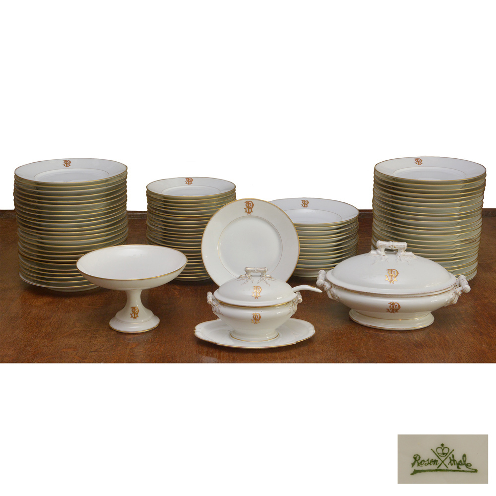 Aparelho de jantar em porcelana Rosenthal apresentando detalhes em...