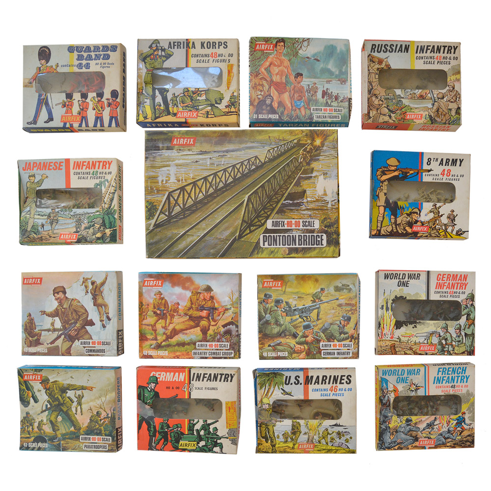 Memorabilia. Lote com 15 caixas contendo soldados de diversas...