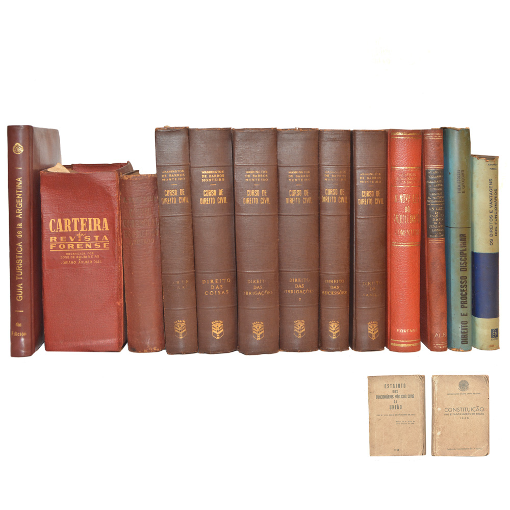 Lote composto por 15 livros sendo: Curso de Direito Civil, Guia...