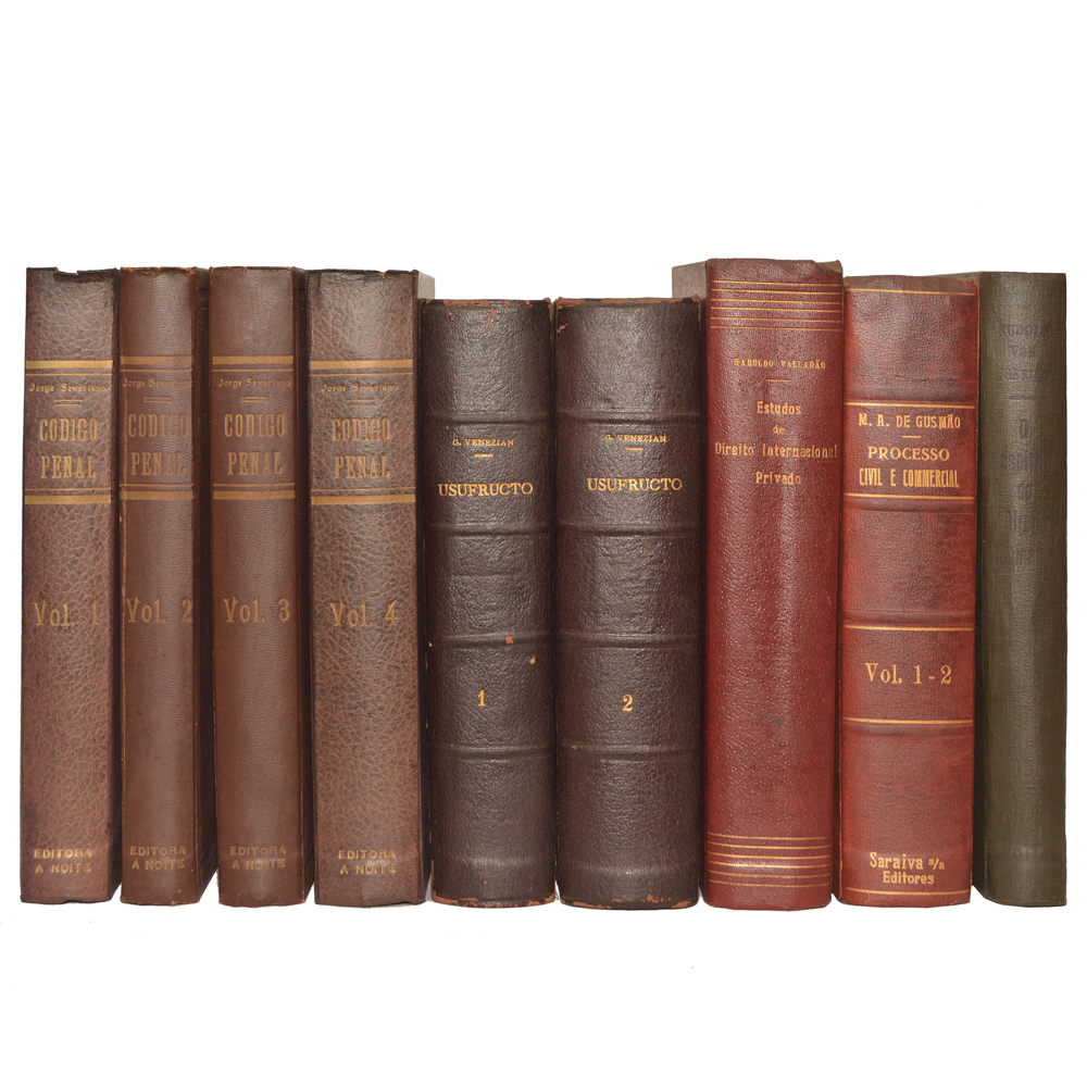 Lote composto por 09 livros sendo: 01 vol. Estudos de Direito...