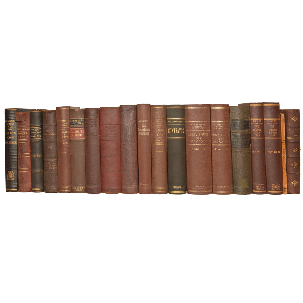 Lote composto por 19 livros sendo: 02 vol ref. Compra e Venda, 02 vol...