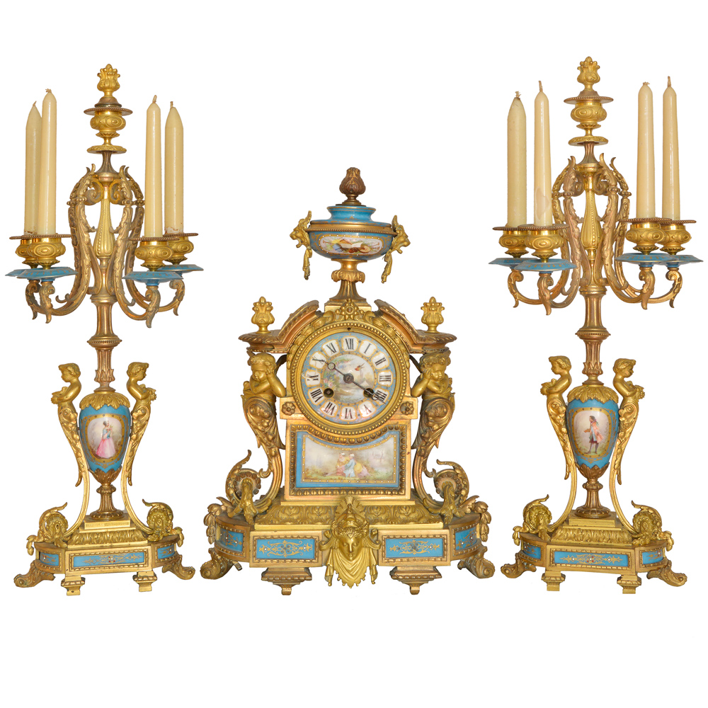 Magnífica garniture em bronze ricamente trabalhado e dourado...