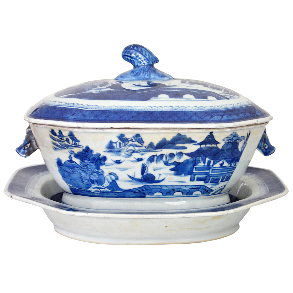Sopeira em porcelana Cia das índias azul e branca(Apresenta restauro)... - foto 1 de 2