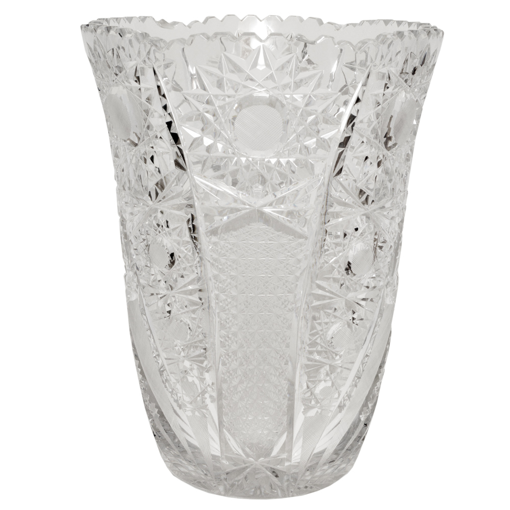 Vaso em cristal da Boêmia lapidado.