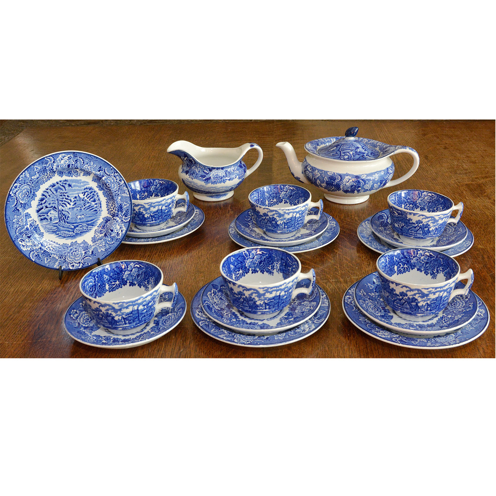Conjunto para chá em porcelana inglesa azul e branca composto de 01...