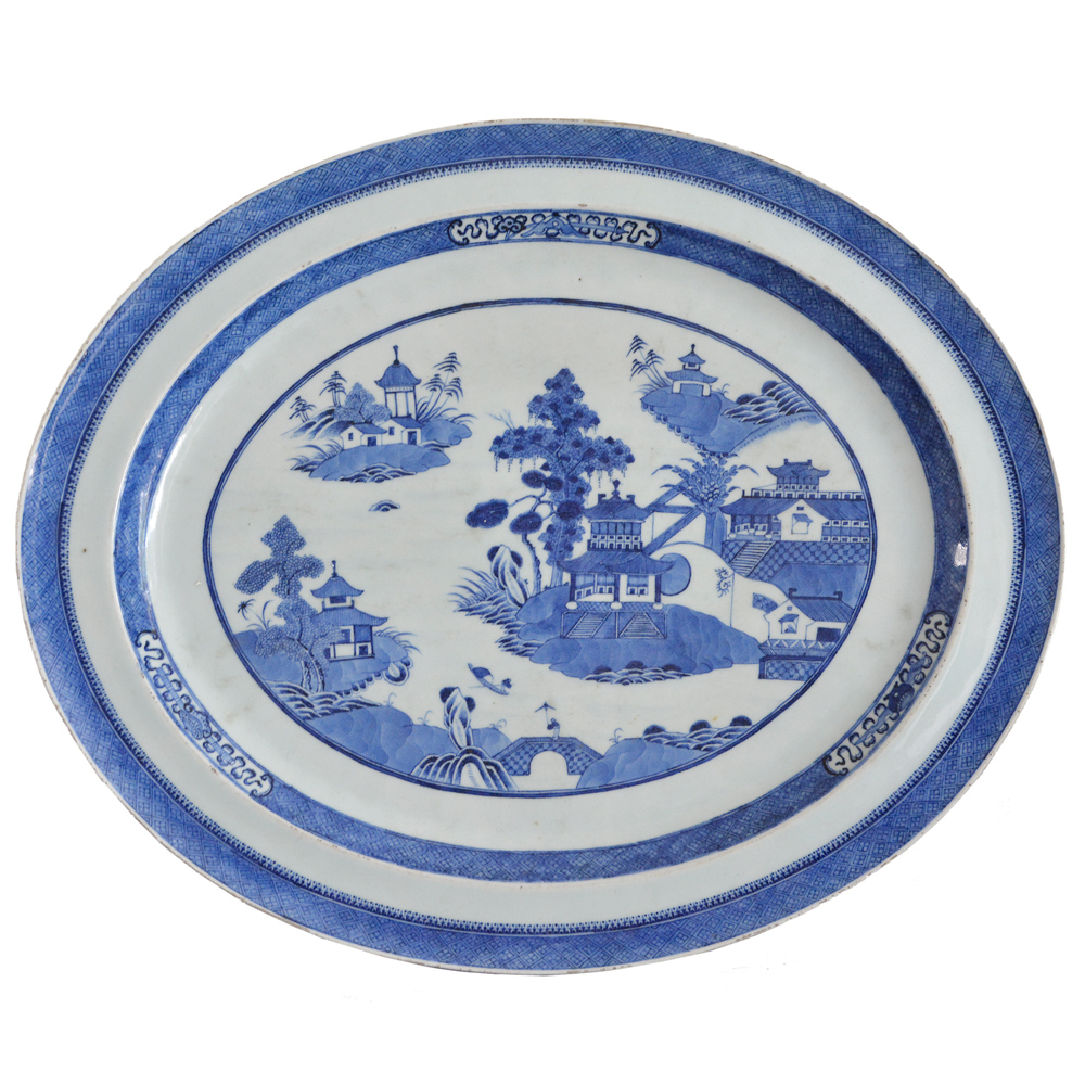 Travessa oval em porcelana Cia das Índias azul e branca decorada com...