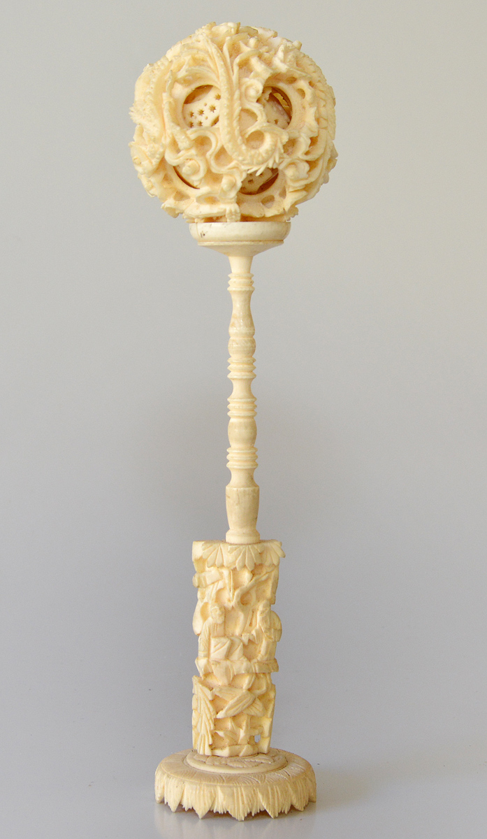 Escultura em marfim oriental, medindo 20 cm de altura. - foto 1 de 2