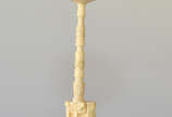 Escultura em marfim oriental, medindo 20 cm de ... - Escultura em marfim oriental, medindo 20 cm de altura.