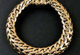 Pulseira corrente dupla em forma de lagarta fle... - Pulseira corrente dupla em forma de lagarta flexível em ouro amarelo 18 k, peso aproximado 48.20 g e medindo 20 cm de comprimento.
