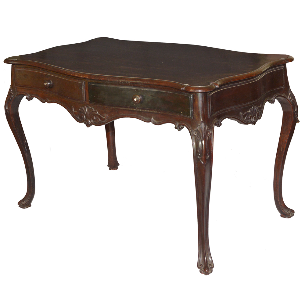 Mesa de apresentação estilo D. José com 02 gavetas em madeira nobre.