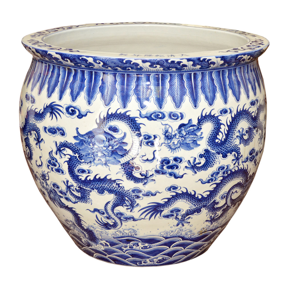 Aquário em porcelana chinesa decorada com dragões nas cores azul e...