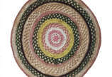 Niobe Xandó (1915-2010), Mandala - Pintura s/ bordado
35 x 32 cm Medida interna
47 x 45 cm Medida externa
Com registro de catalogação da artista