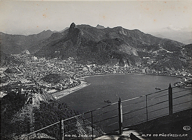 Rio de Janeiro - Panorama tomado do Alto do Pão de Açúcar, destacando o Corcovado - foto 1 de 2