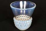 René Lalique (1860-1945), Vase Graines, 1930 - Vidro opalescente <br>Assinado no fundo "R.Lalique, França"<br>Reproduzido no catálogo Raissone editado pelo historiador e colecionador de Art Deco Fe