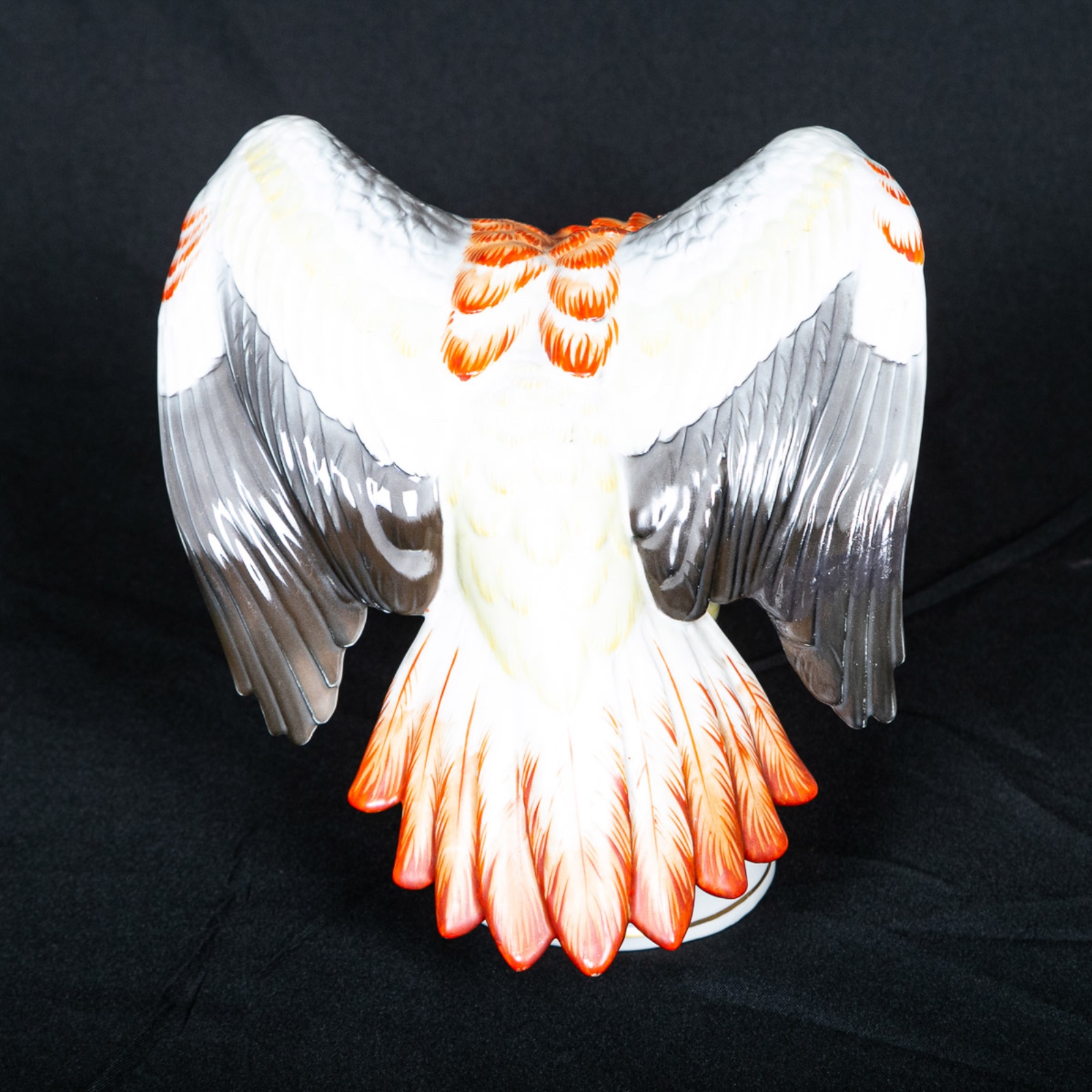 Escultura em porcelana alemã representando papagaio brasileiro nas... - foto 3 de 4