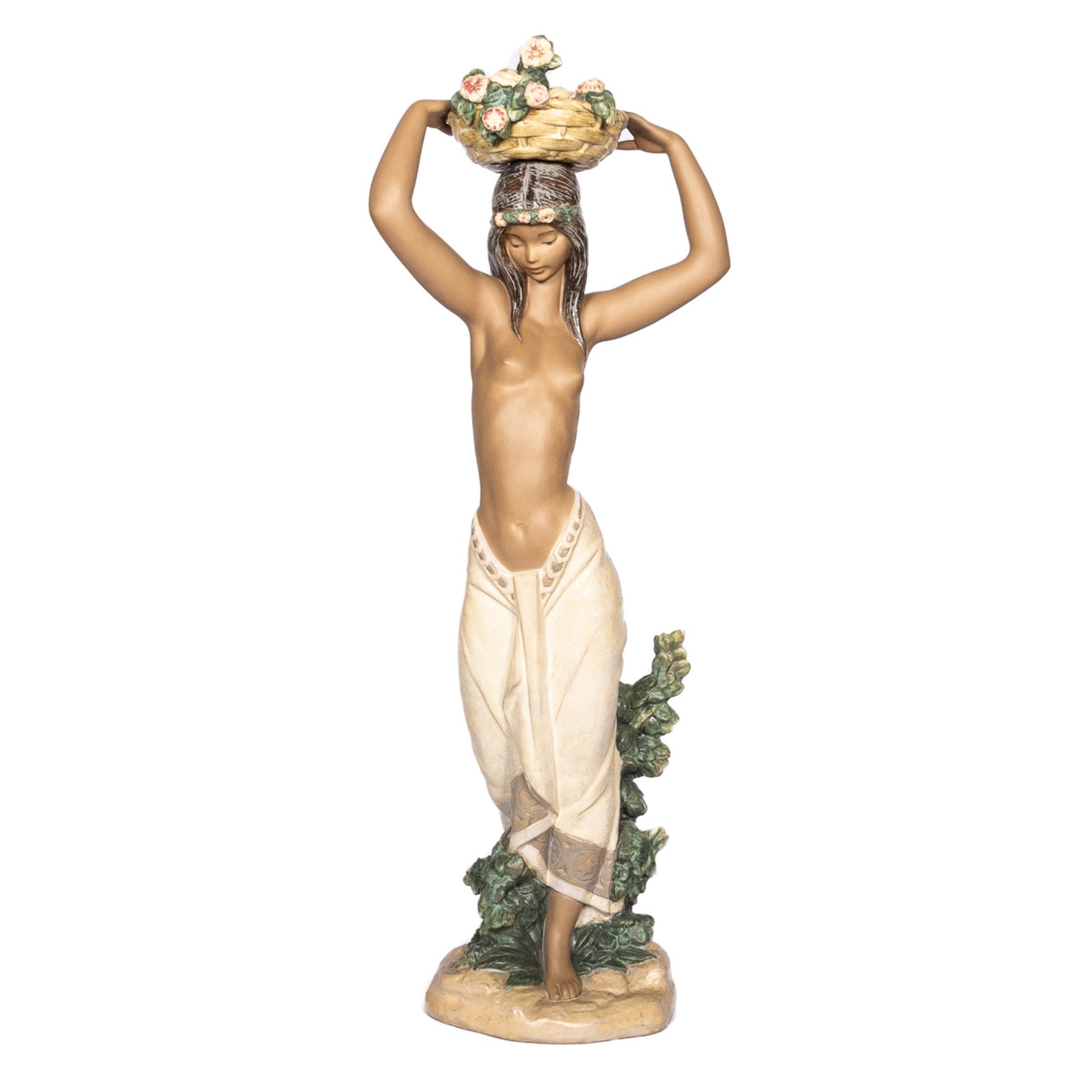 Escultura em porcelana espanhola representando jovem sensual havaiana... - foto 1 de 3