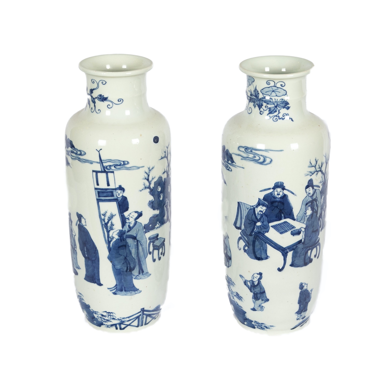 Par de vasos em porcelana chinesa de formato “rouleau”, decorados em... - foto 1 de 4