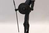 Gilberto Mandarino (1933), Dom Quixote - Escultura em bronze patinado. Assinado. Peanha em granito negro.
