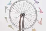 Marco Velasquez (1963), Roda - Escultura realizada com roda de bicicleta e saltos coloridos pintados com tinta acrílica  <br>Ass. na peça <br>Edição 02 de 05 Participou da exposição