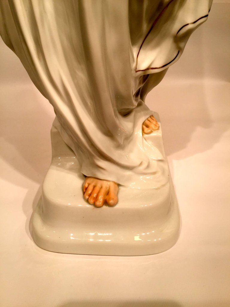 Escultura em porcelana alemã representando "Jesus" com policromia... - foto 2 de 5