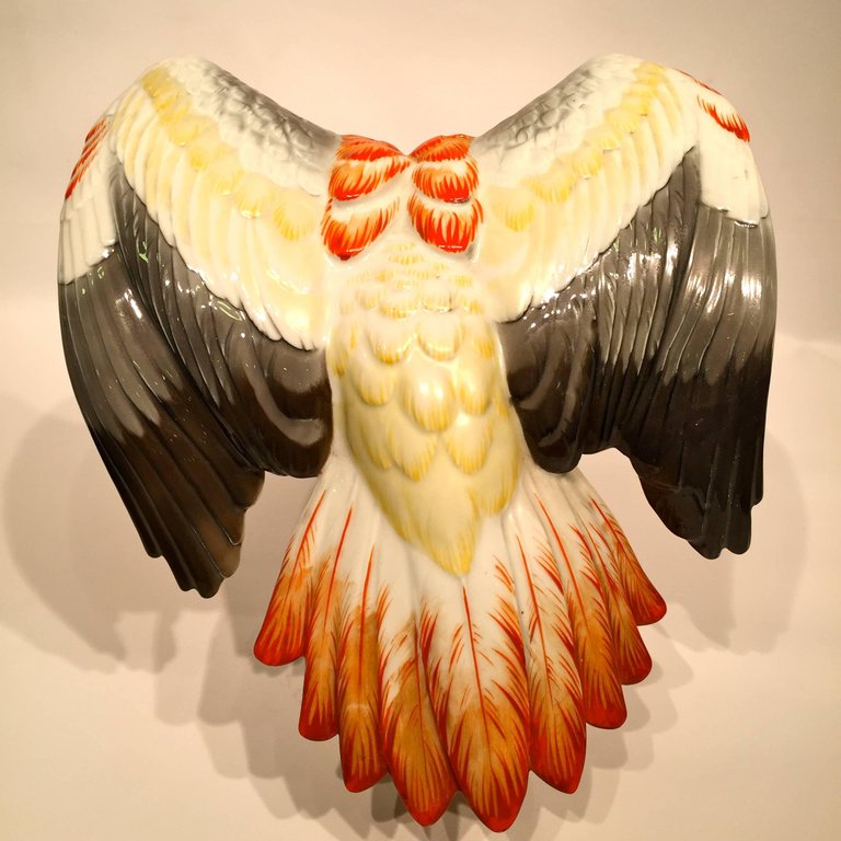 Escultura em porcelana alemã representando papagaio brasileiro nas... - foto 4 de 5
