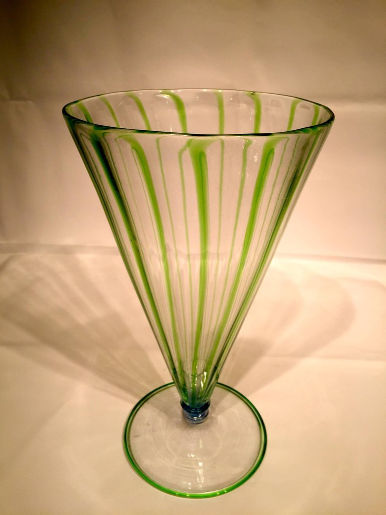 Vasso em vidro artistico soprado de Murano na cor verde e azul com pé... - foto 2 de 4