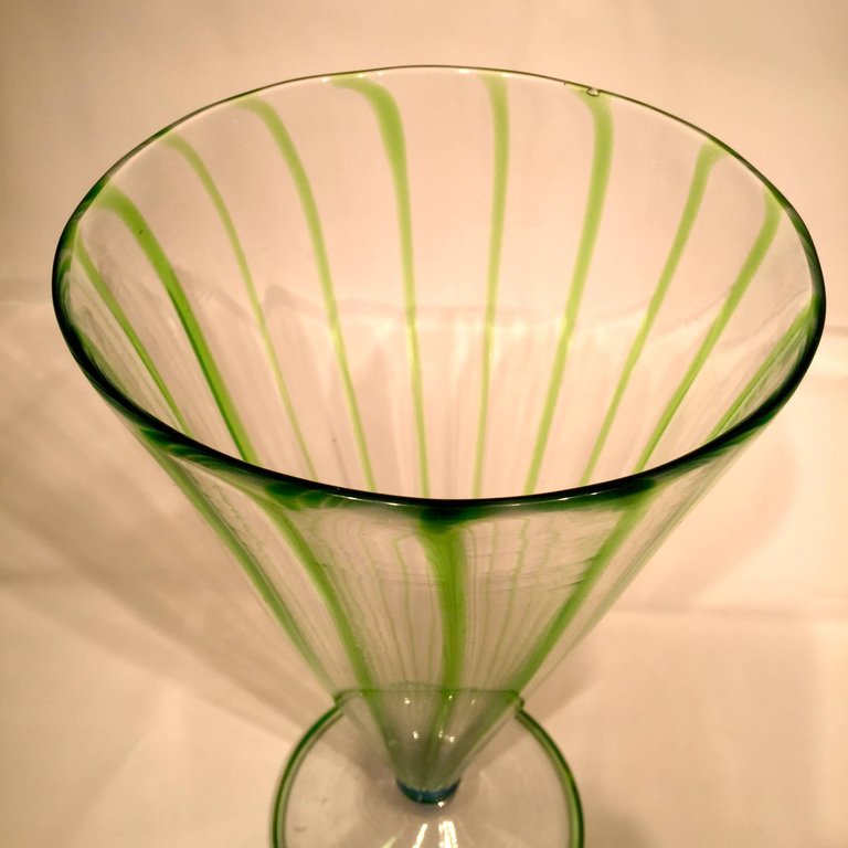 Vasso em vidro artistico soprado de Murano na cor verde e azul com pé... - foto 4 de 4