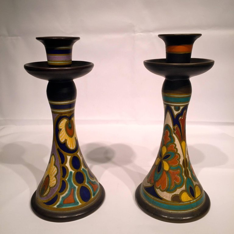Par de castiçais em cerâmica holandesa com policramia, Art Nouveau... - foto 3 de 4