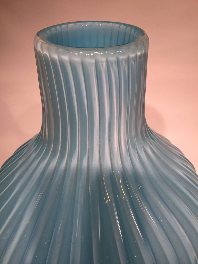 Grande vaso em vidro artístico soprado de Murano na cor azul turquesa... - foto 2 de 4