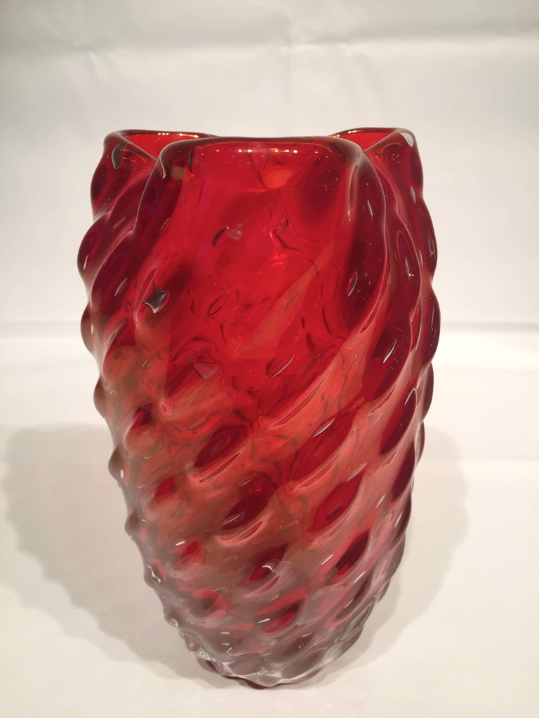 Vaso em vidro artistico soprado de Murano na cor rubi iridisado com... - foto 4 de 5