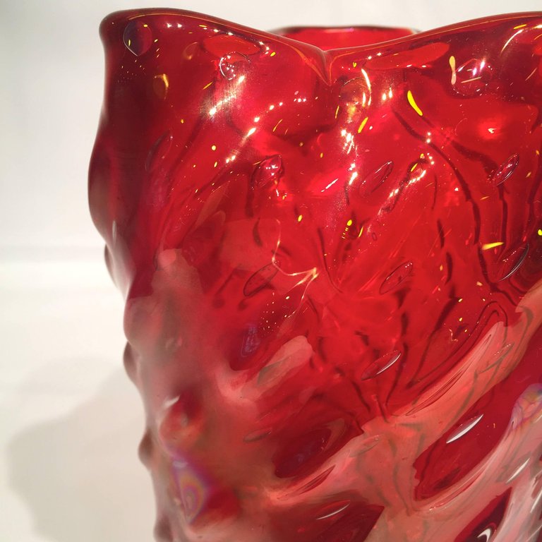 Vaso em vidro artistico soprado de Murano na cor rubi iridisado com... - foto 5 de 5