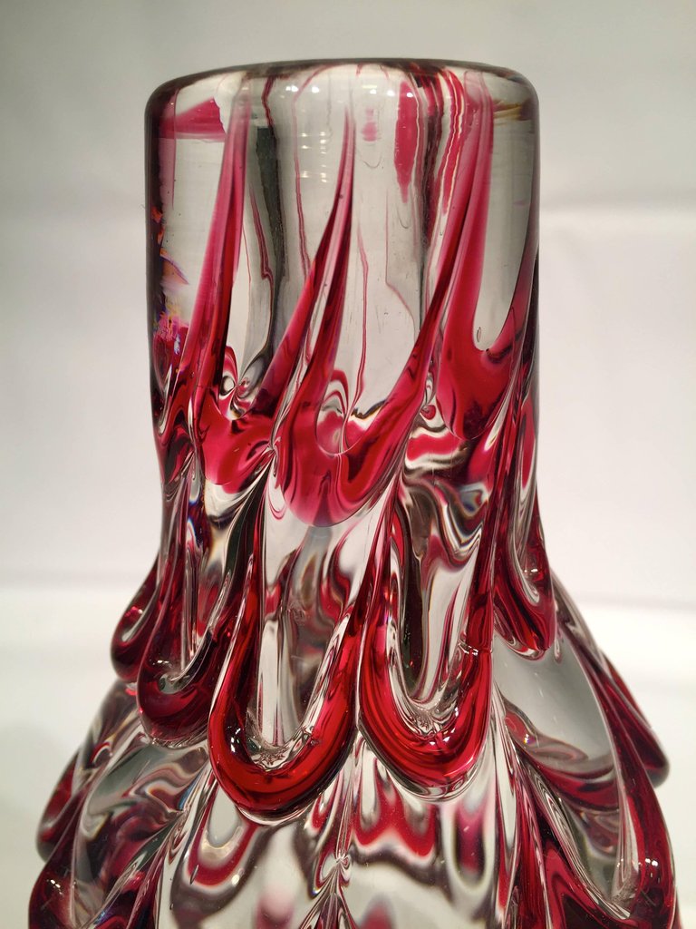 Vaso em vidro artistico soprado de Murano transparente com repuxados... - foto 3 de 5