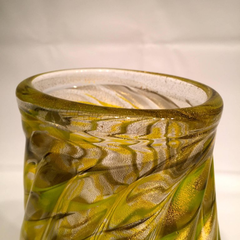 Vaso em vidro artistico soprado de Murano nas cores amarelo citrino e... - foto 2 de 4
