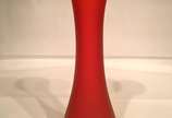 Vaso em vidro artistico soprado de Murano na co... - Vaso em vidro artistico soprado de Murano na cor laranja em técnica "Coroso" produzido por Seguso Vetri D'Arte, circa 1950. 
Medindo 27 x 9 cm.