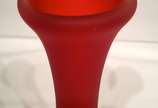 Vaso em vidro artistico soprado de Murano na co... - Vaso em vidro artistico soprado de Murano na cor laranja em técnica "Coroso" produzido por Seguso Vetri D'Arte, circa 1950. 
Medindo 27 x 9 cm.