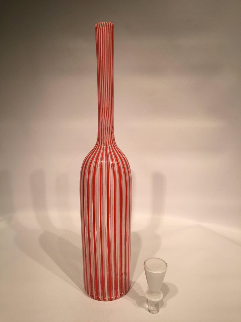 Garrafa em vidro artistico soprado de Murano na cor laranja e branco... - foto 3 de 3