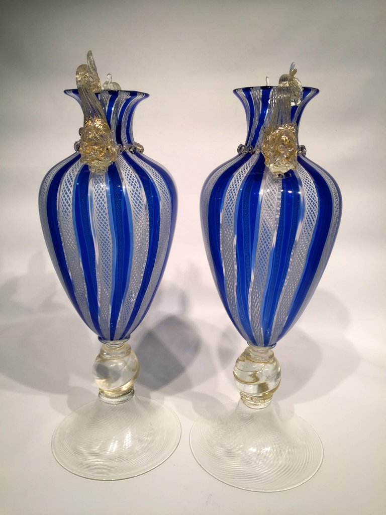Par de vasos em vidro artistico soprado de Murano na cor azul, branco... - foto 2 de 4
