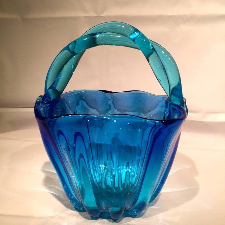 Bowl em vidro artistico soprado de Murano na cor azul celeste com... - foto 2 de 4