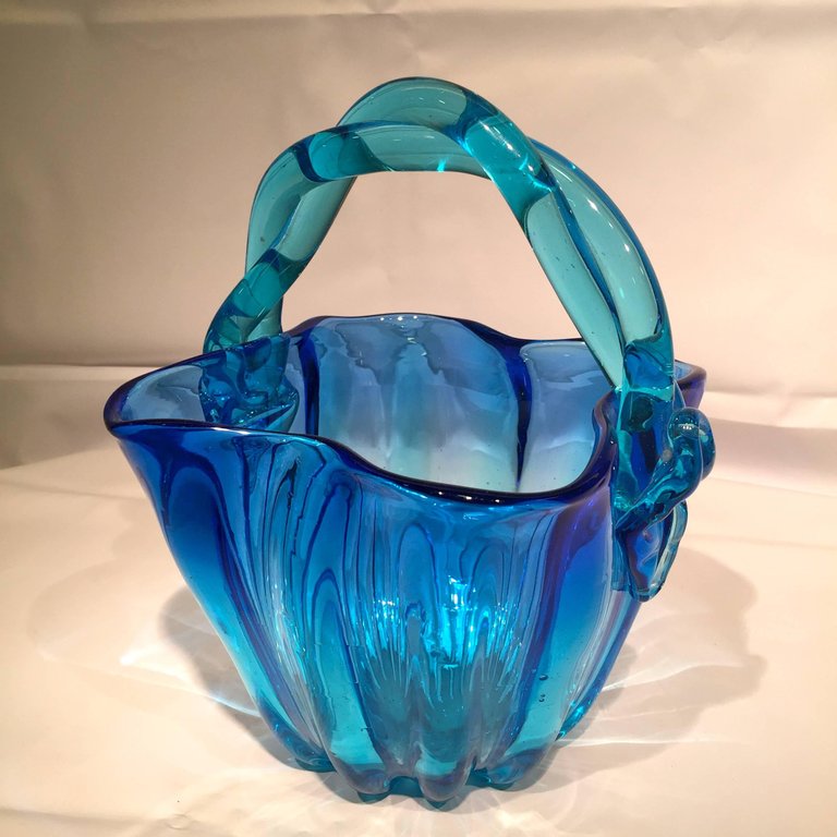 Bowl em vidro artistico soprado de Murano na cor azul celeste com... - foto 4 de 4