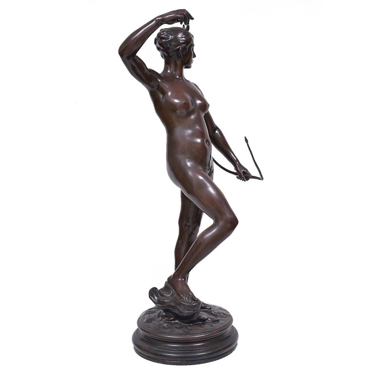 Escultura em bronze com patina medalha representando "Diana"... - foto 1 de 6