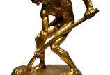 Escultura francesa em bronze banhado a ouro rep... - Escultura francesa em bronze banhado a ouro representando "O escavador" assinado na base por Alfred Boucher e produzido pela fundição Barbedienn...