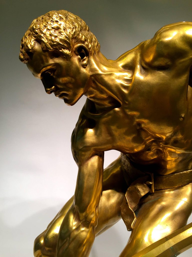 Escultura francesa em bronze banhado a ouro representando "O... - foto 2 de 5