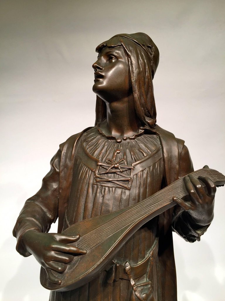 Escultura em bronze Francês representando figura veneziana, assinado... - foto 2 de 4