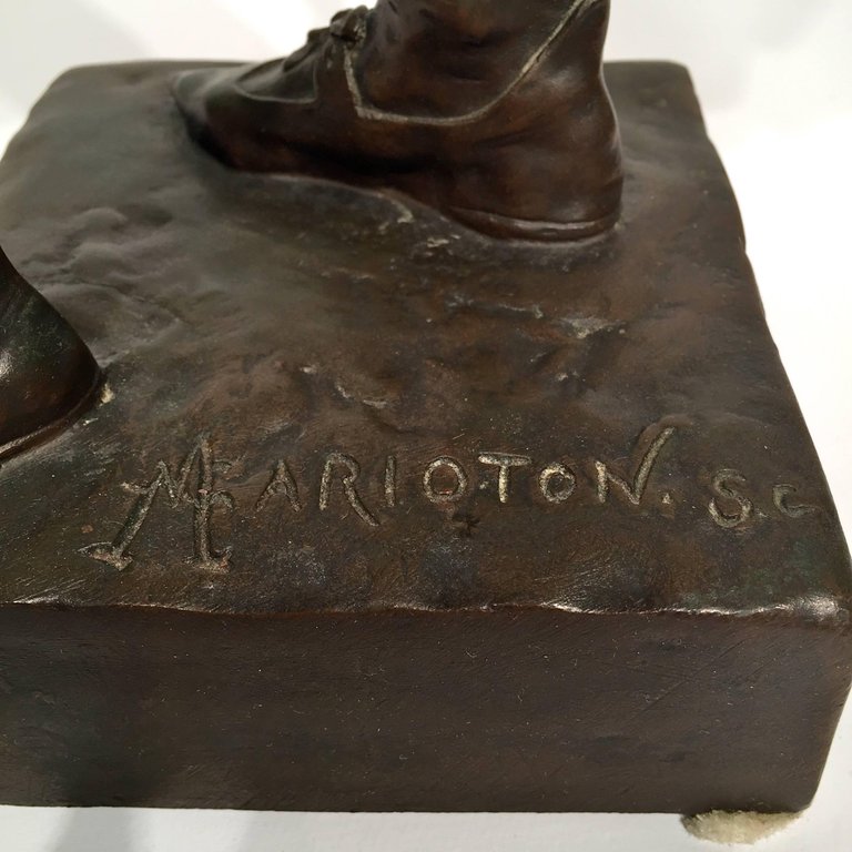 Escultura em bronze Francês representando figura veneziana, assinado... - foto 3 de 4