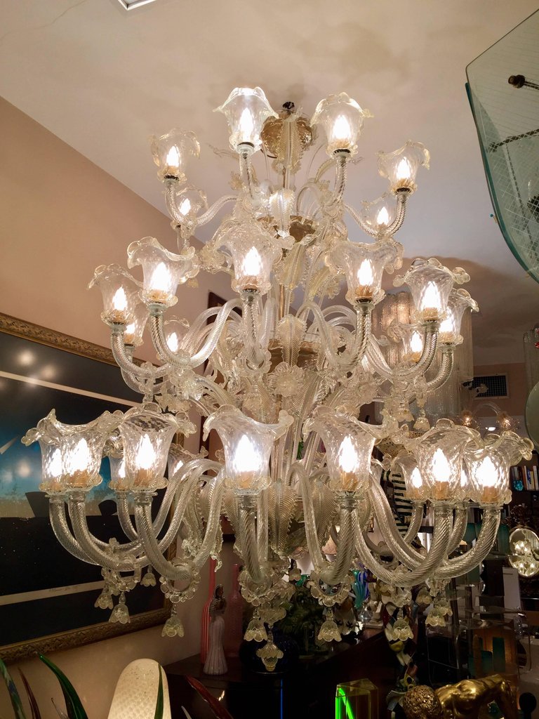Lustre de Murano em vidro transparente e folha de ouro, produzido por... - foto 3 de 6