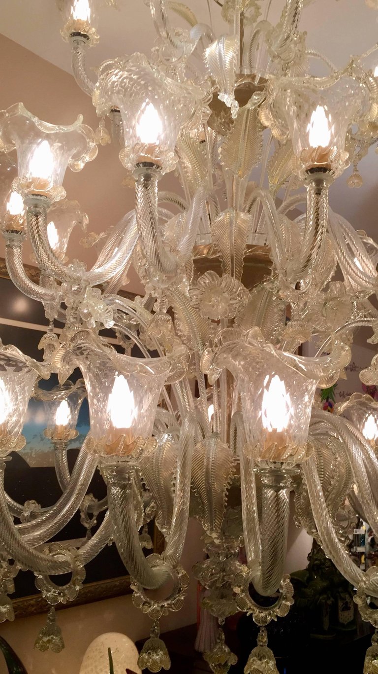 Lustre de Murano em vidro transparente e folha de ouro, produzido por... - foto 6 de 6