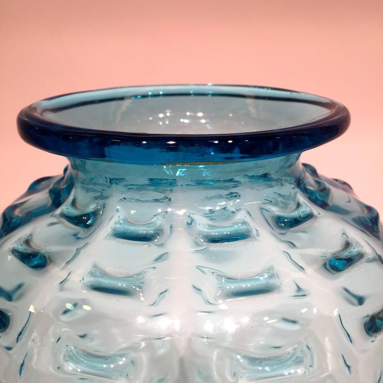 Vaso em vidro artistico soprado de Murano na cor azul com repuxados... - foto 3 de 3