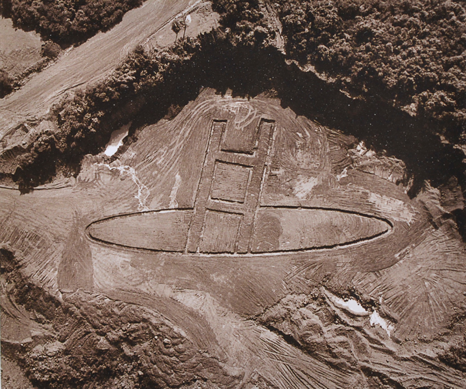  Vik Muniz (1961), "Carajás 4 - Mina de Ferro" - Séries Earthworks" , 2006 - foto 1 de 6