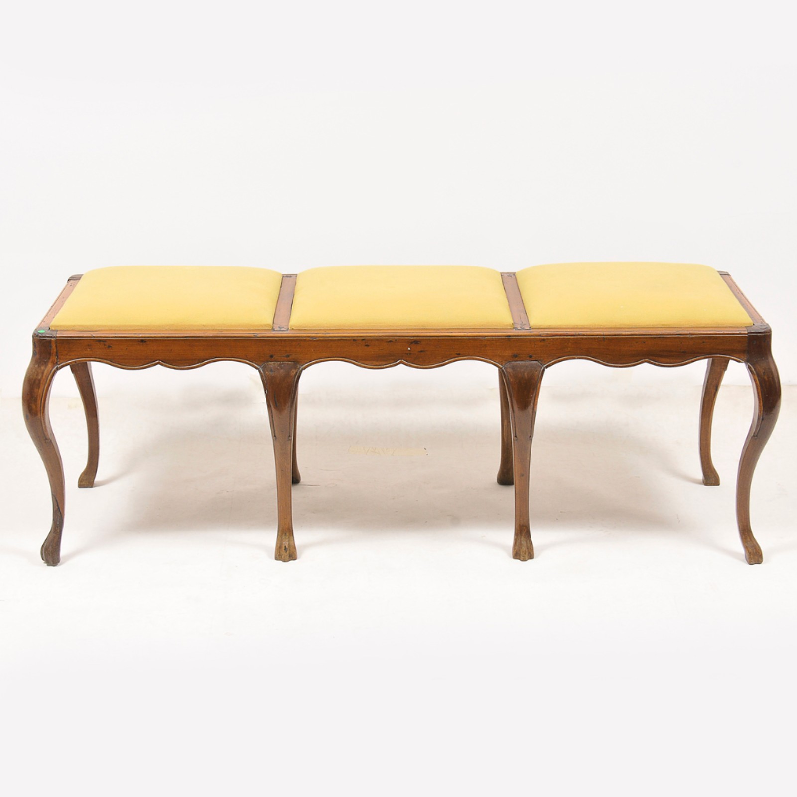 Banqueta de três lugares em madeira nobre no estilo inglês com... - foto 1 de 3